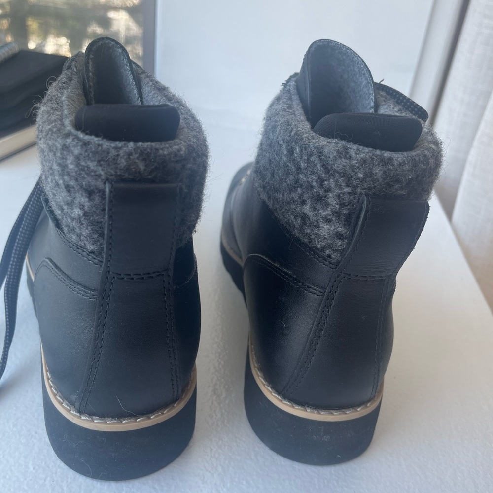 Never worn Cole Haan waterproof winter boots ! - Picture 4 of 7